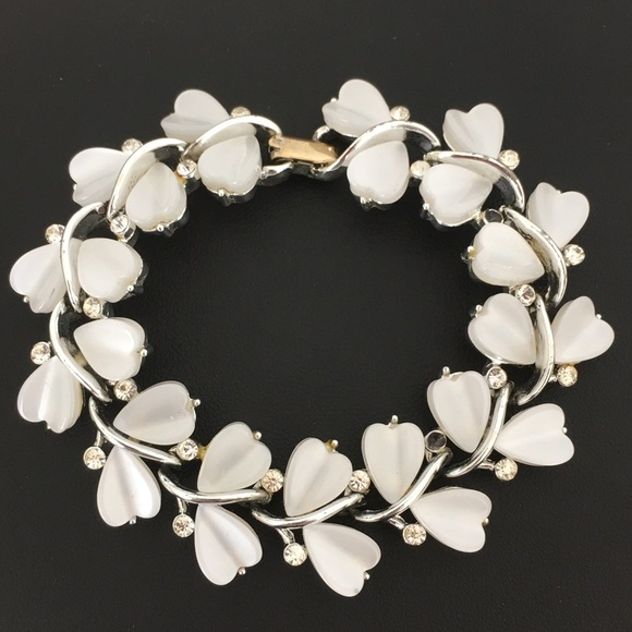 Vintage 1960 Signed Lisner Bracelet White Hearts Rhinestones Silver Tone Metal - Picture 3 of 14
